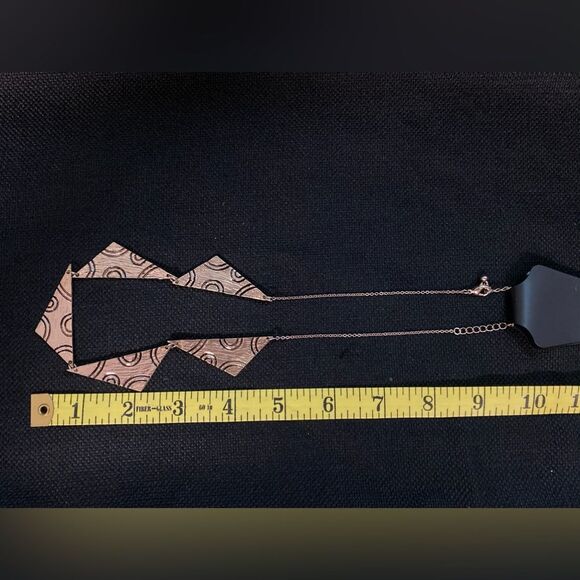 STATEMENT NECKLACE - New w/tags - Adjusts to 20" - Gift idea - Picture 2 of 2